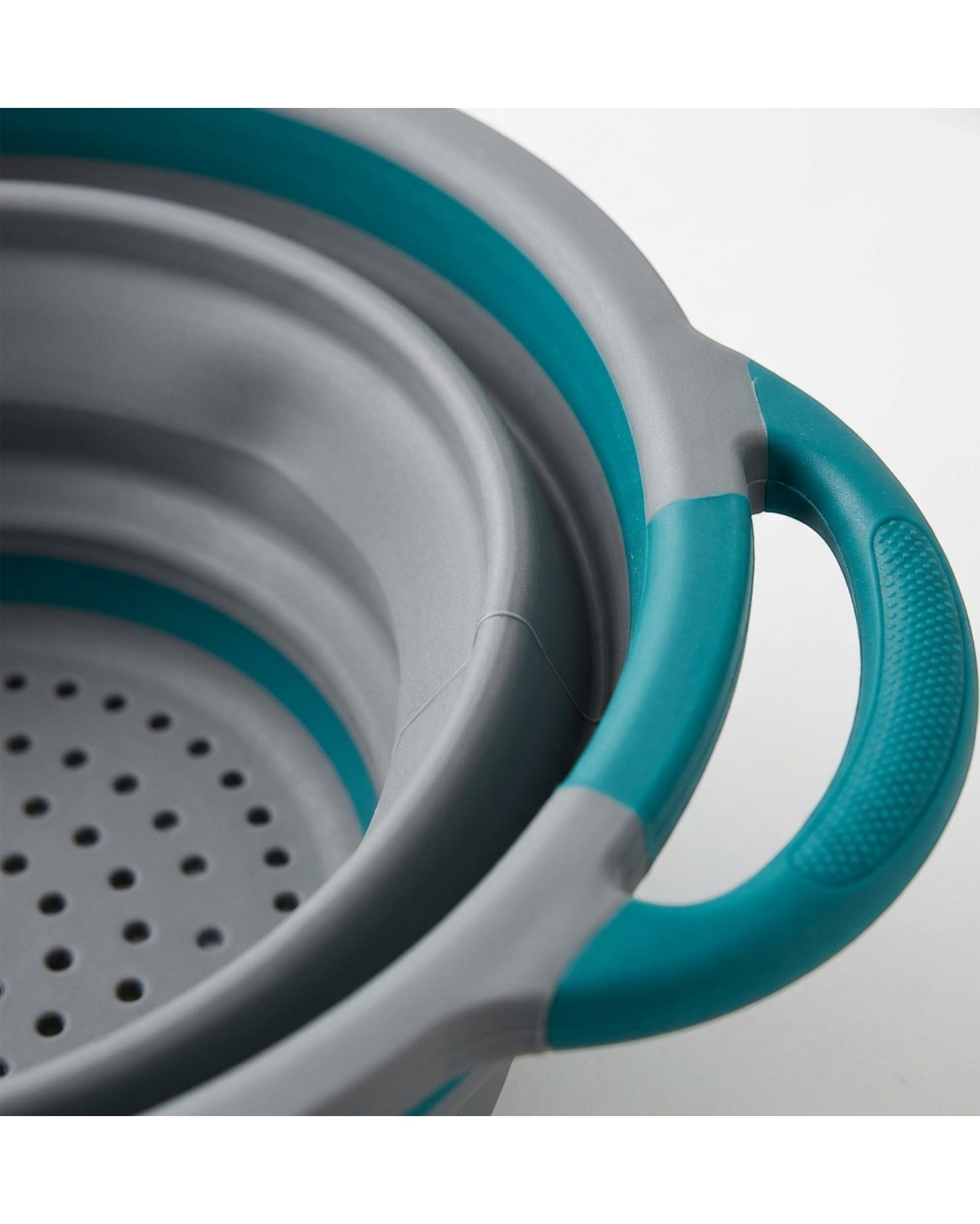 Selvag Collapsible Silicone Colander 2.5 L Gray and Teal - Detail view