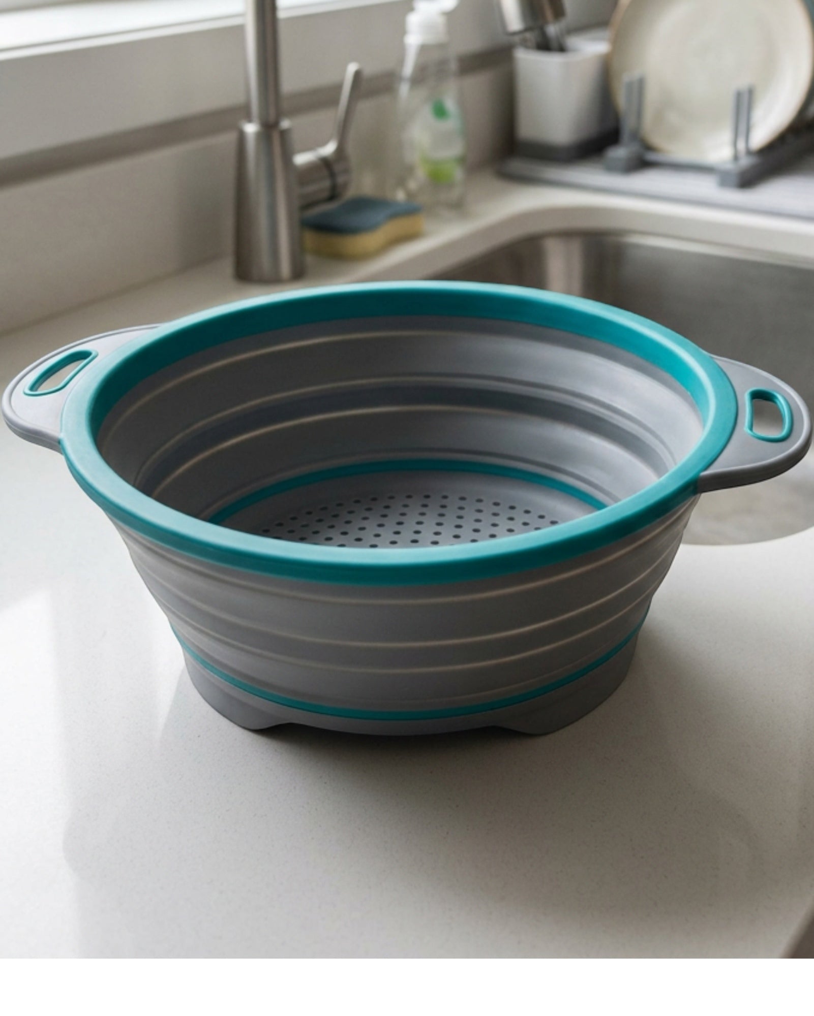 Selvag Collapsible Silicone Colander 2.5 L Gray and Teal - Lifestyle view